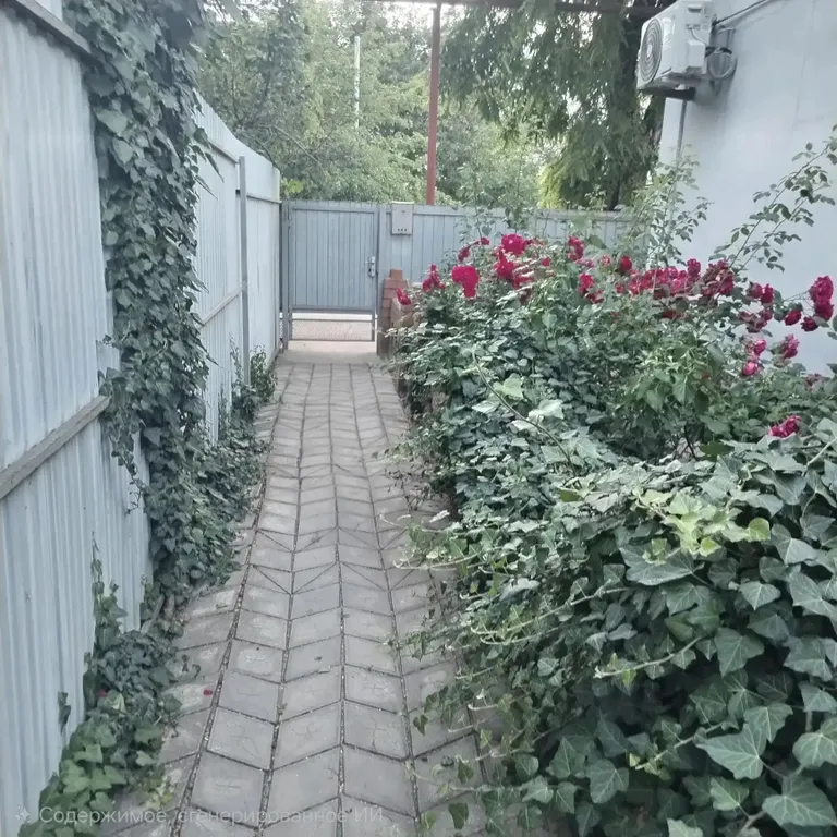 Уютный дом в станице Должанской без хозяев