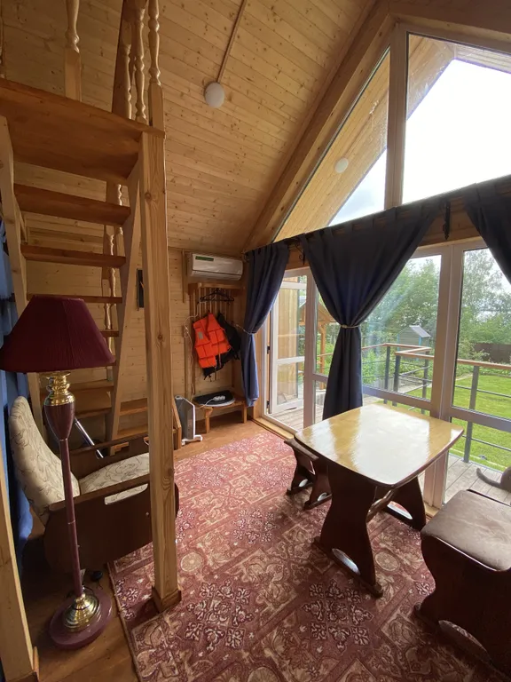 Домик у озера