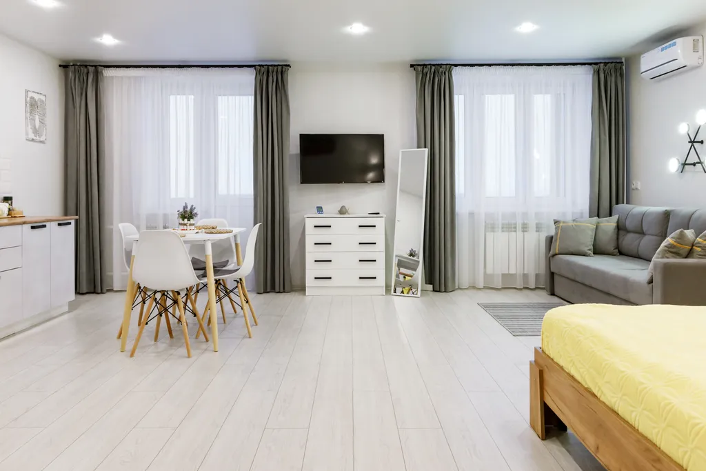 Квартира Светлая студия в 10-15 минутах до поющих фонтанов — аренда посуточно в Киров