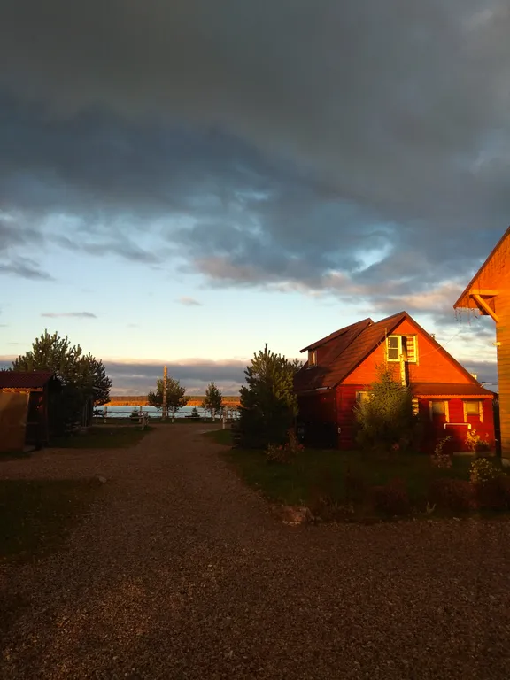 Шестиместный коттедж с тремя спальнями на берегу озера Селигер