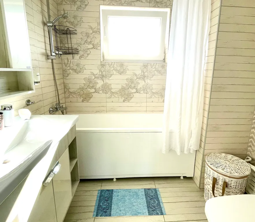 Уютный светлый дом с видом на море