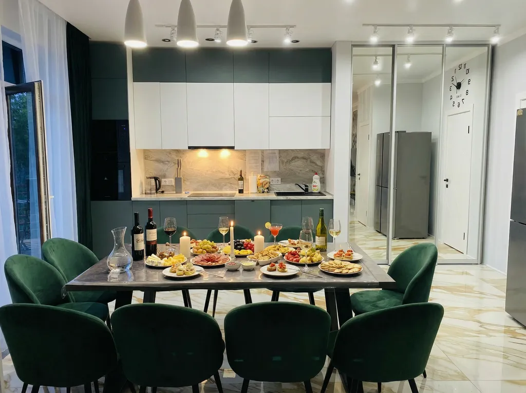 Трехэтажный коттедж с баней и бассейном