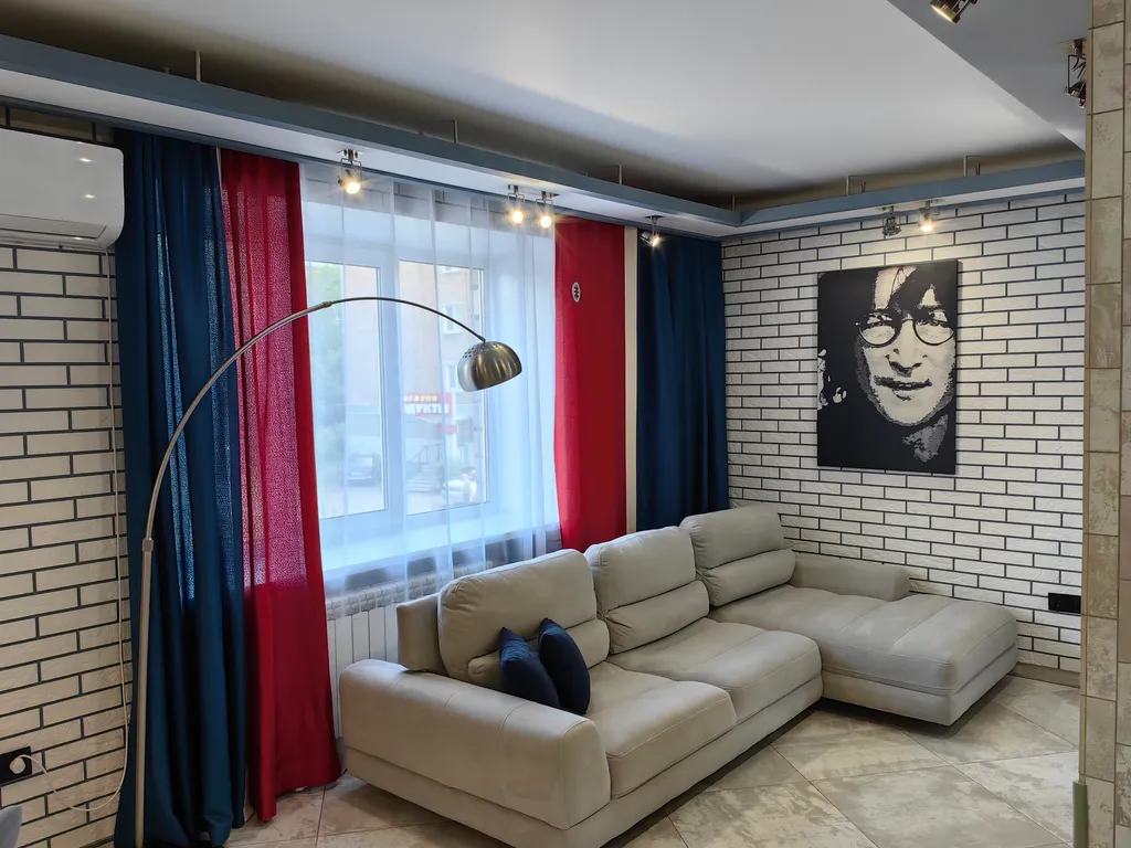 Дизайнерская квартира на правом