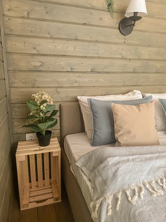 Дом в лесной сказке с видом на закат