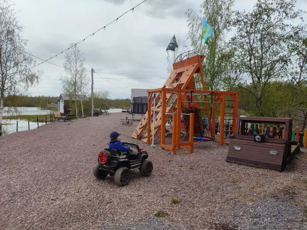 Дом на берегу озера