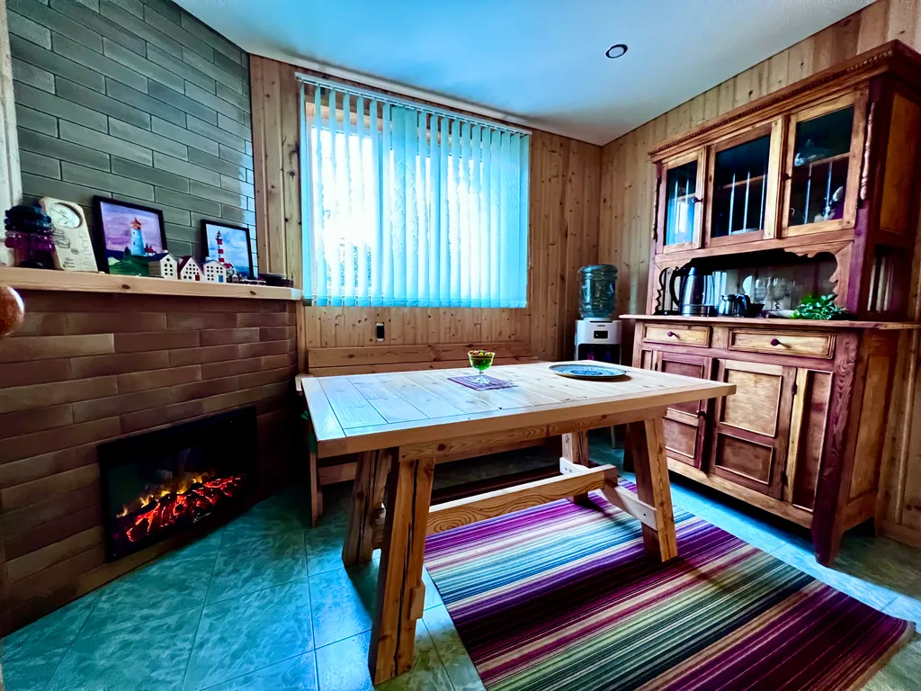 Дом с баней, садом, кинотеатром и парковкой на закрытой территории