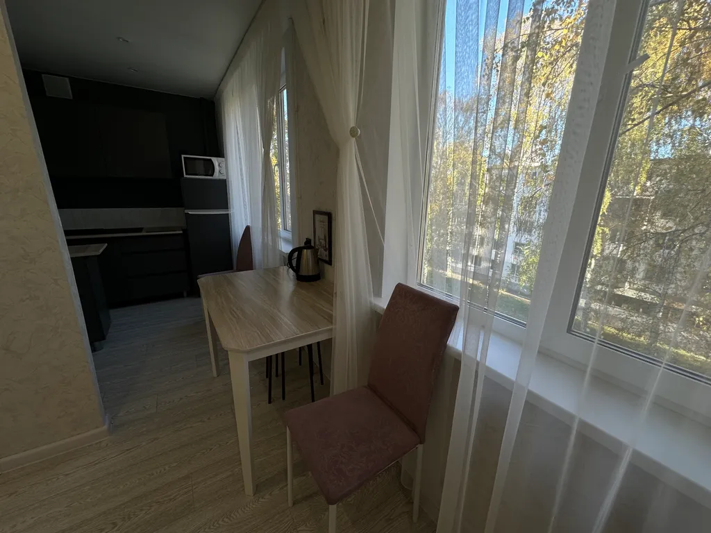 Двухкомнатная квартира с новым ремонтом, рядом с въездом в город