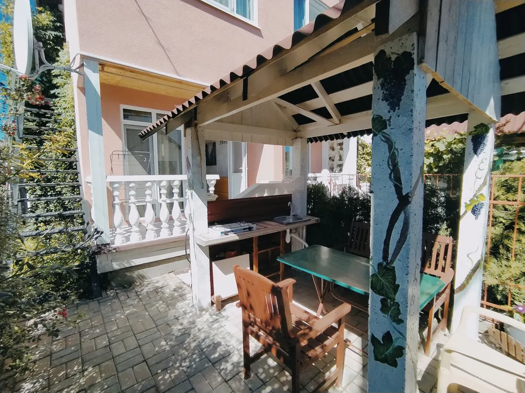 Двухэтажные таунхаусы с личной территорией под ключ