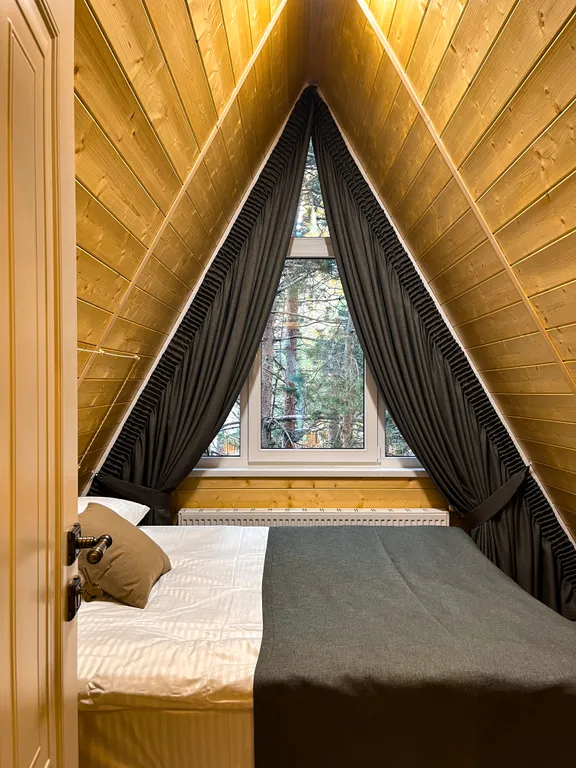 Двухэтажный A-Frame дом у реки Гарабаши с видом на горы