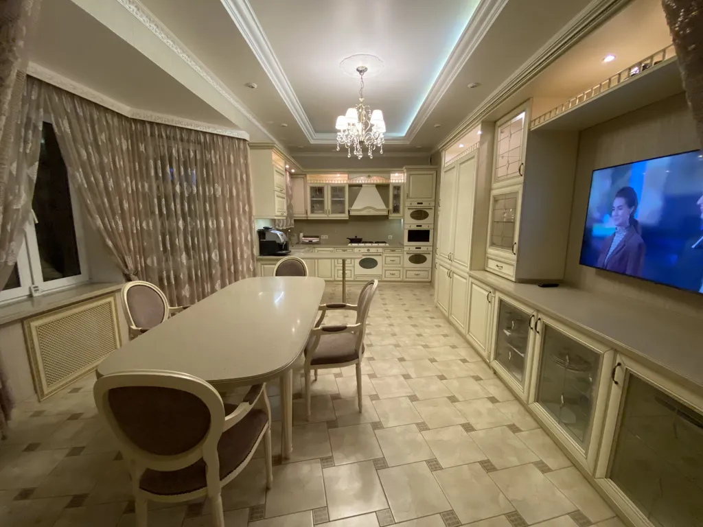 Дом с бассейном в лесу