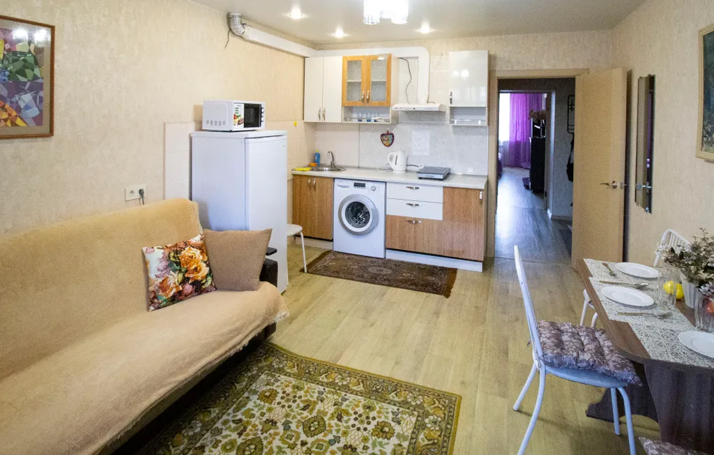 Евродвушка возле рынка