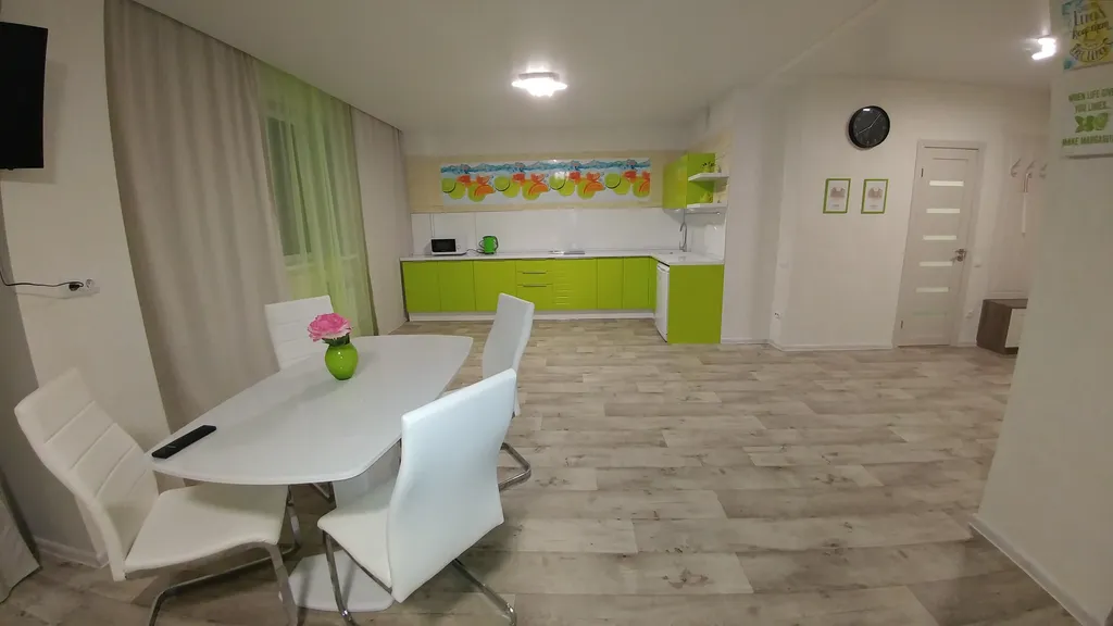 Светлая и просторная квартира-студия с дизайнерским ремонтом