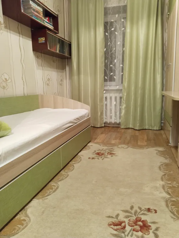 двухкомнатная квартира в микрорайоне рядом с остановкой