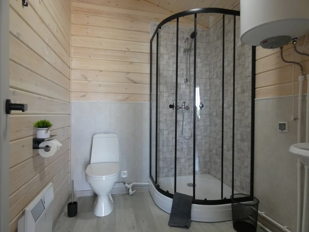 Уютный четырёхместный Домик с двуспальной кроватью