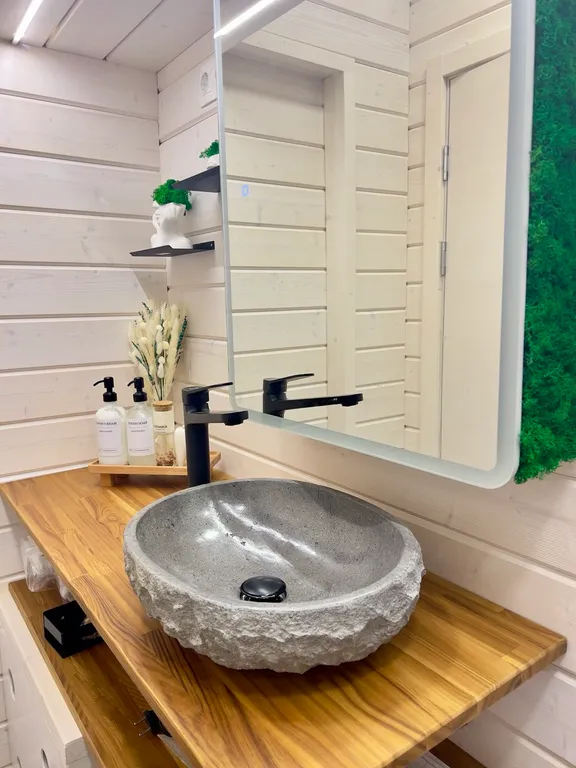 Уютный дом с панорамным видом на лес