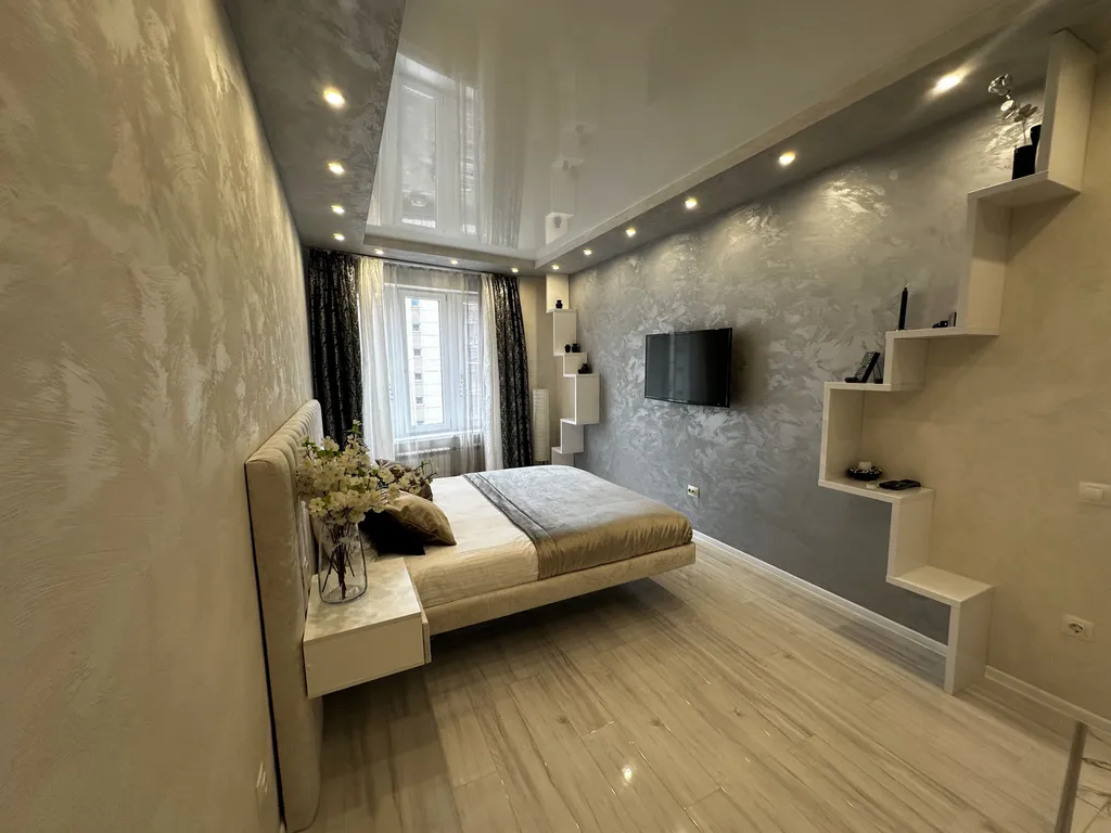 Стильные апартаменты с парящей кроватью и джакузи