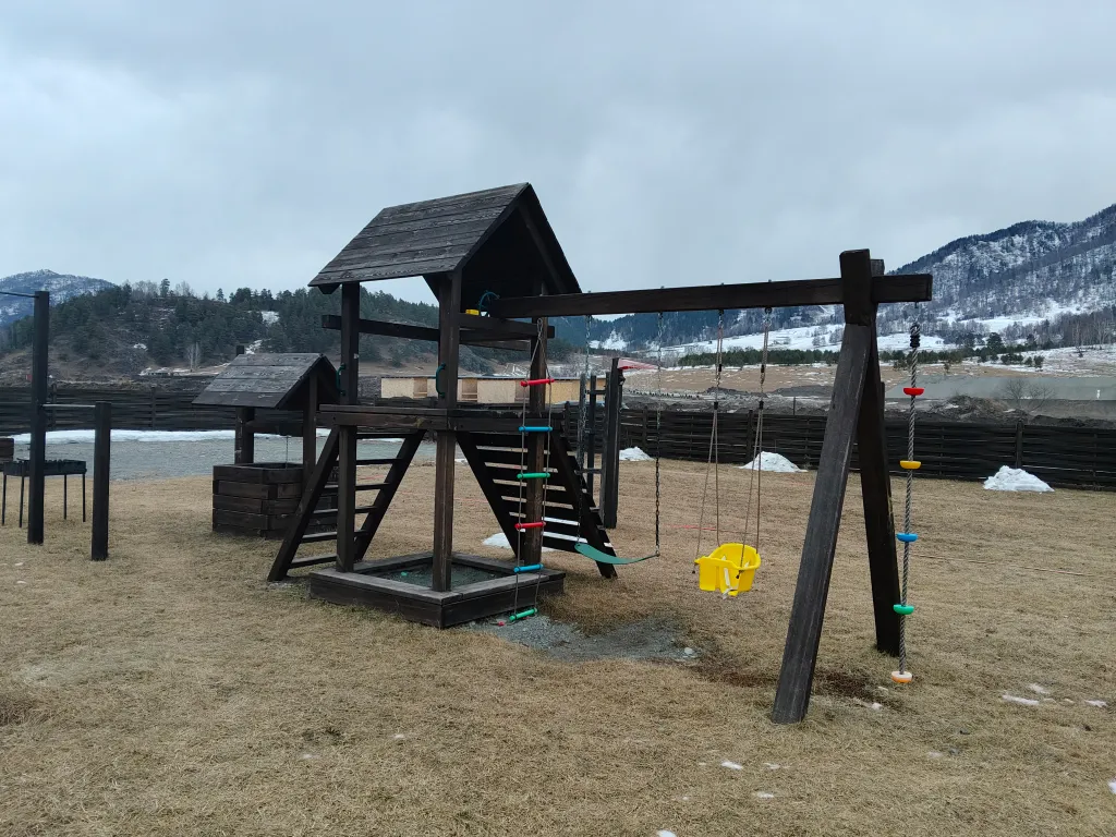 Уютный дом с видом на горы