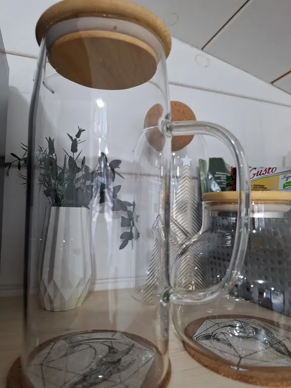 Уютный домик для двоих с террасой в лесу