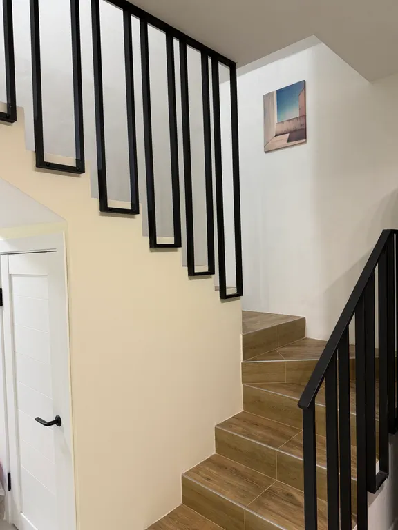 Коттедж Домик с тремя спальнями — Новороссийск