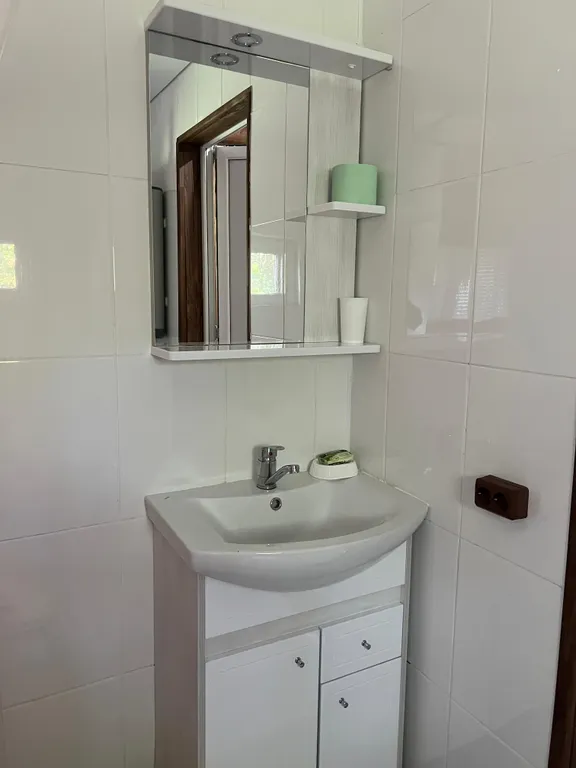 Домик на берегу реки