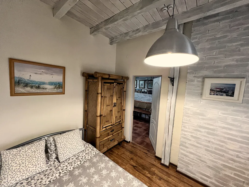 Коттедж с отдельным входом и видом на сад