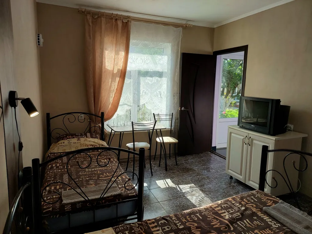 Уютный дом с видом на сад