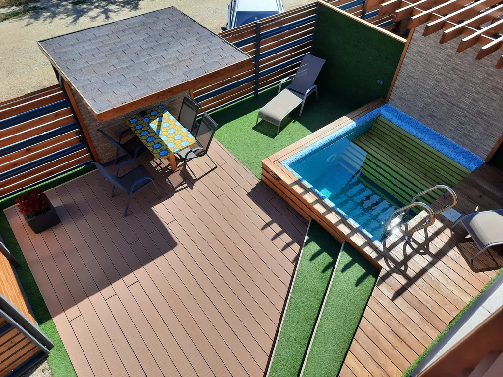 Дом с минибассейном