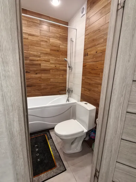 Студия с видом на город