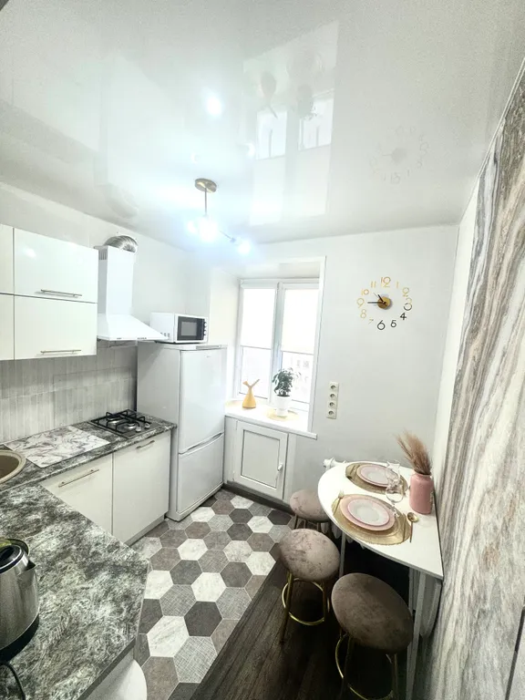 Уютная двухкомнатная квартира с видом на пруд