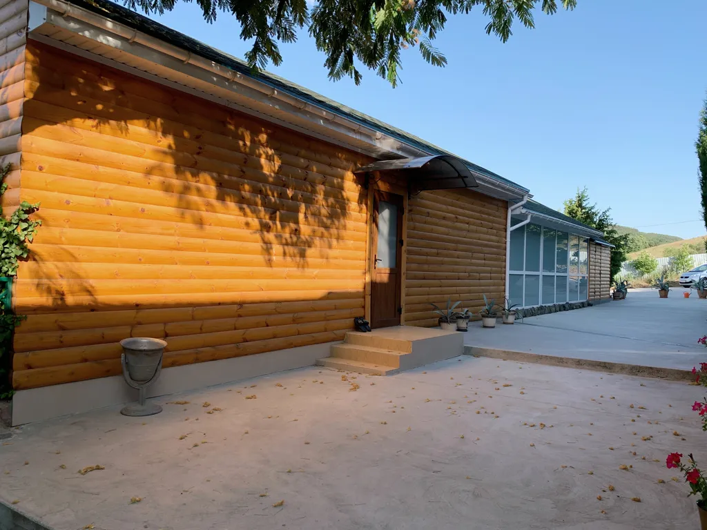 Коттедж Деревянный дом с личным бассейном в усадьбе Можжевеловый дворик — Айвовое