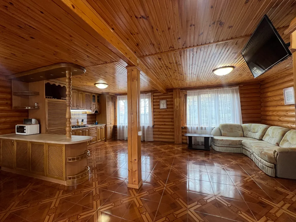 Сруб в Ялте c бассейном и сауной