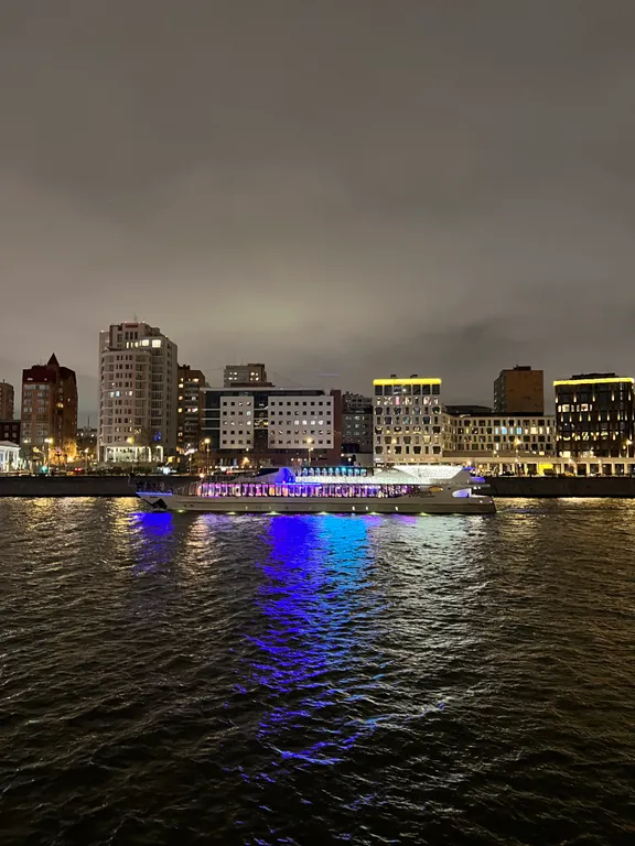 Квартира 4-комнатная Квартира — Москва