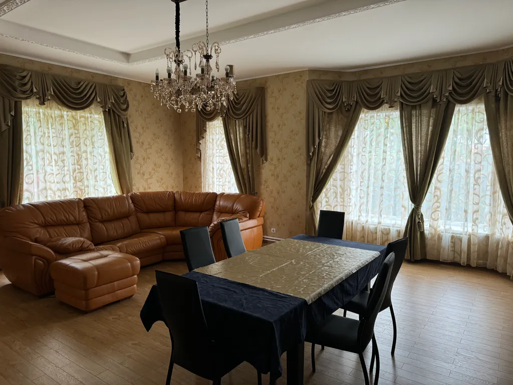 Просторный дом в шаговой доступности от Монрепо с сауной