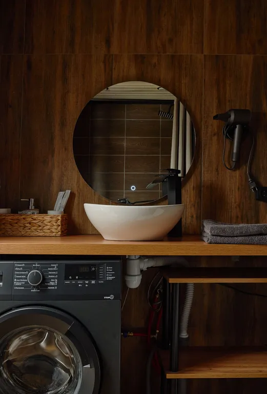 Уютный домик на берегу озера