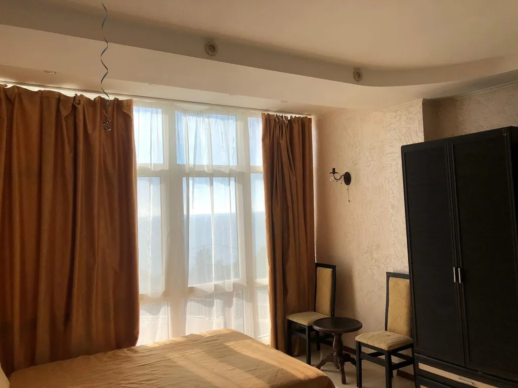 Двухкомнатная, новая, видовая квартира с витражными окнами на парк, море, горы