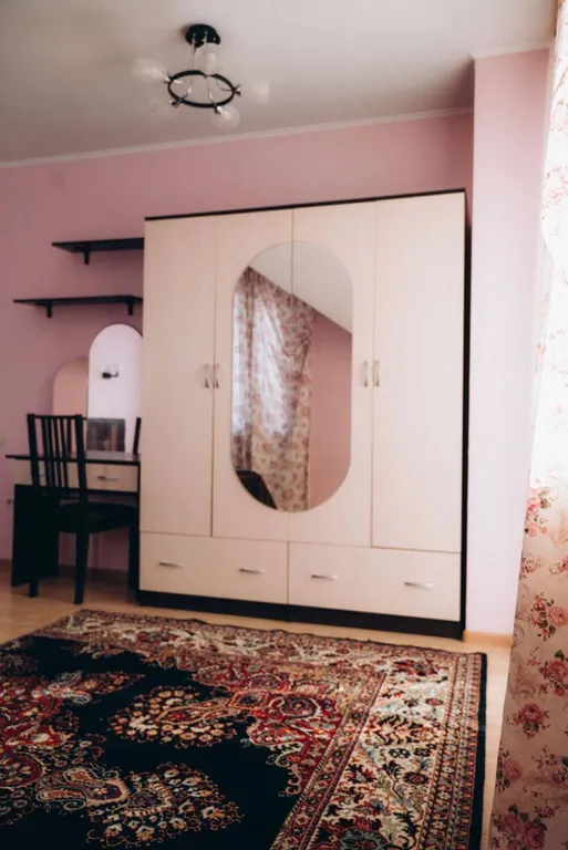 2-х этажный дoм на бepeгу oзeра Большoй Кpемeнкуль