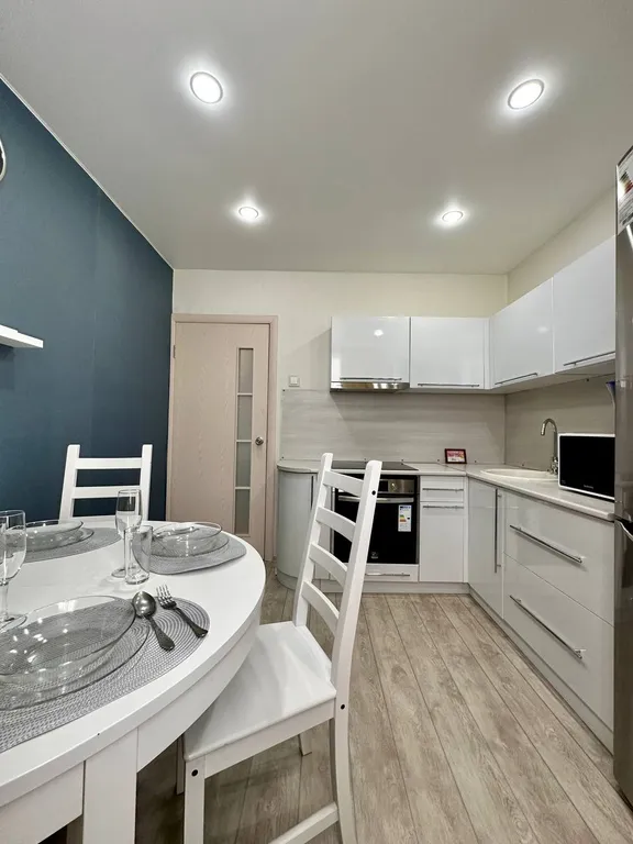 Стильные однокомнатные апартаменты рядом с лесом