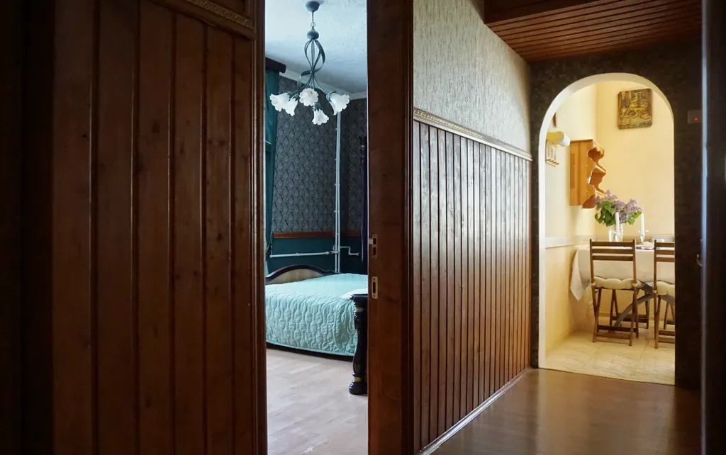 Трешка с изолированными спальнями в центре