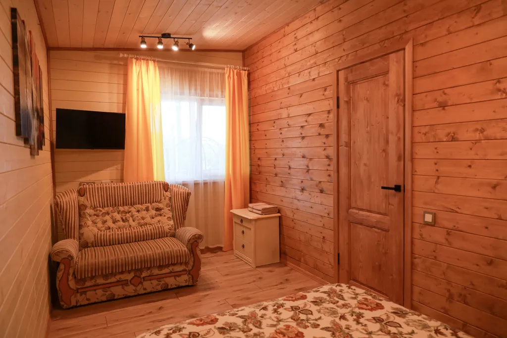 Коттедж Уютный современный дом в горах, крытая терраса с панорамой гор и озера — Соколиное