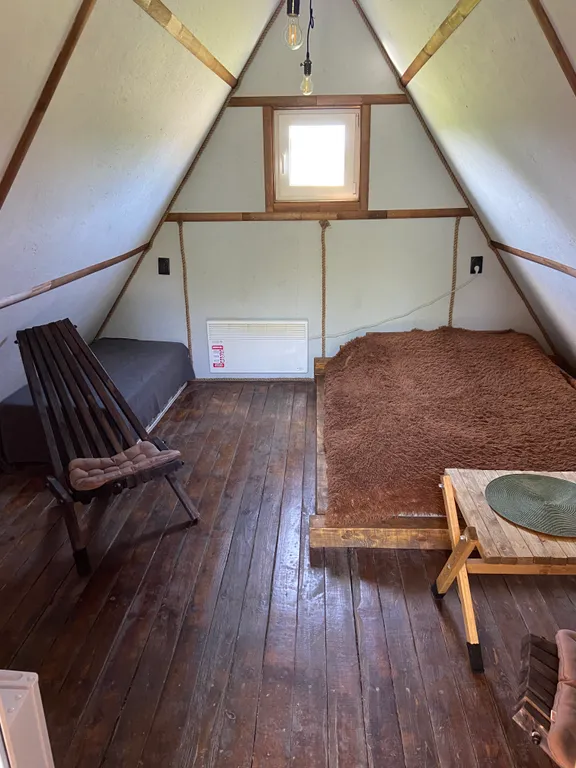 Треугольный дом с баней и чаном