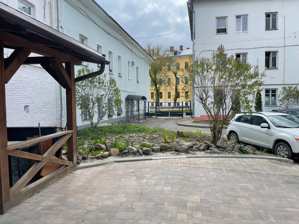 Дом у Кремля в сердце Рубленого города, квартира с паркингом во дворе