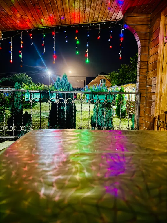 Трехместный номер с балконом, с видом на горы