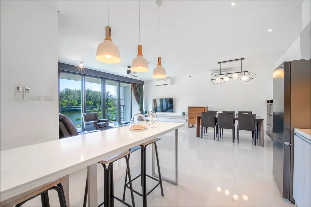 Три спальни с видом на море и озеро