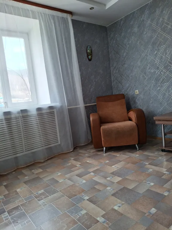 Уютная просторная квартира в центре города с видом на озеро и горы