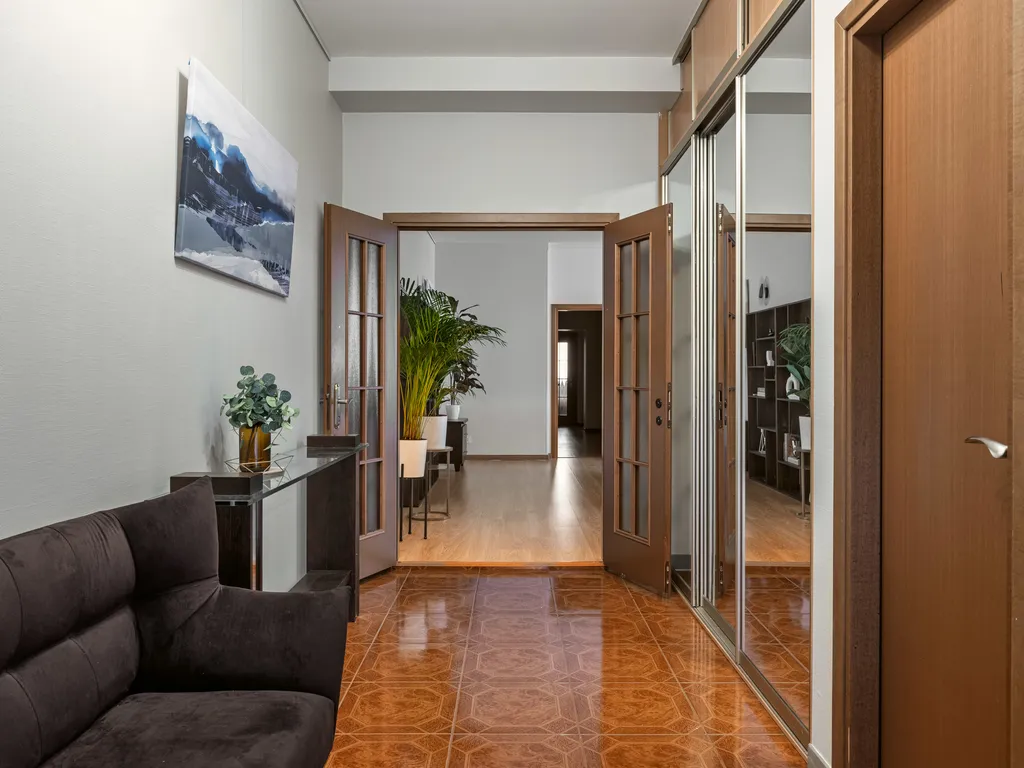 Четырехкомнатная квартира в элитном доме на Тверской