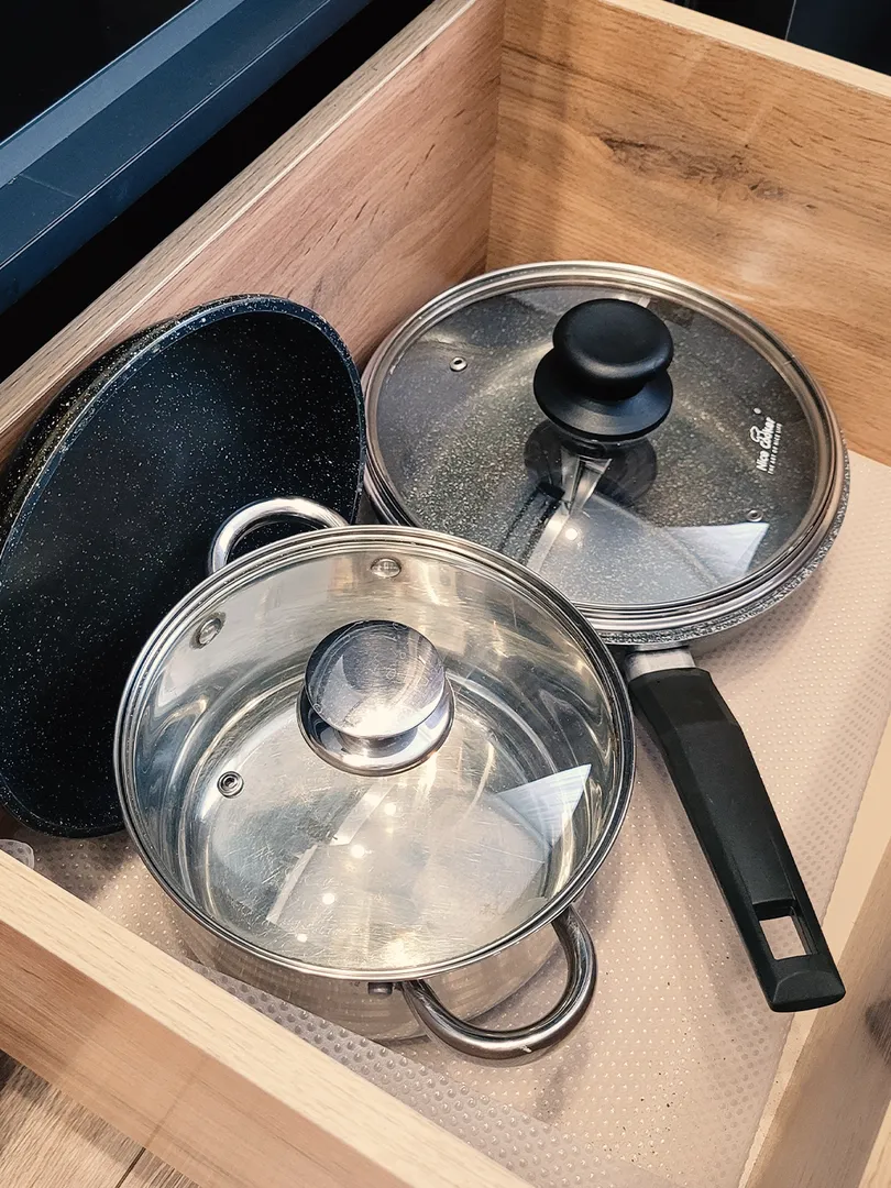 сковорода и кастрюля сковорода и кастрюля