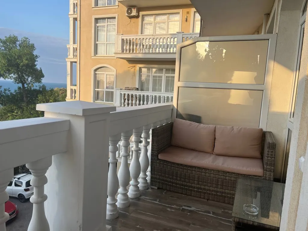 Шикарная современная студия на берегу моря