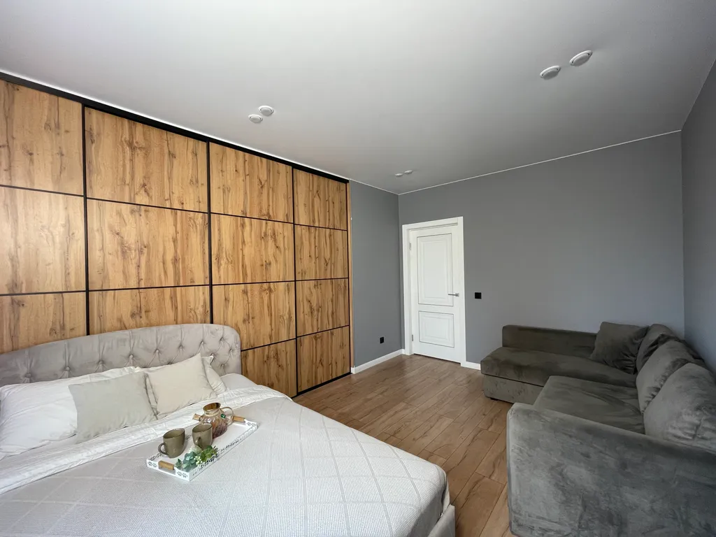 Уютная светлая квартира с большими окнами