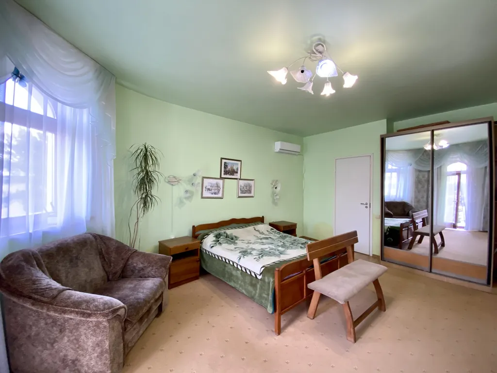 Дом в центре с видом на море