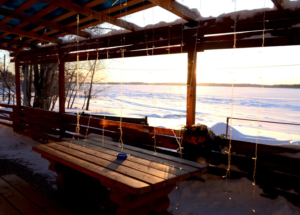 Частный дом на берегу реки Волги